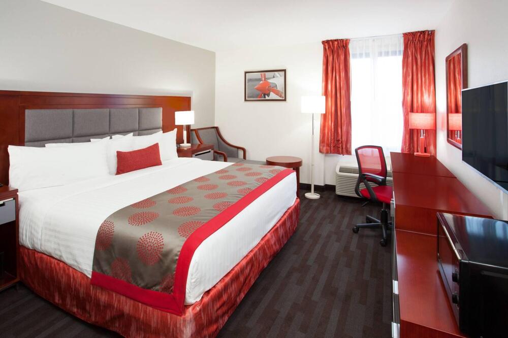 Foto de una habitación de Hotel Ramada Plaza by Wyndham Chicago North Shore