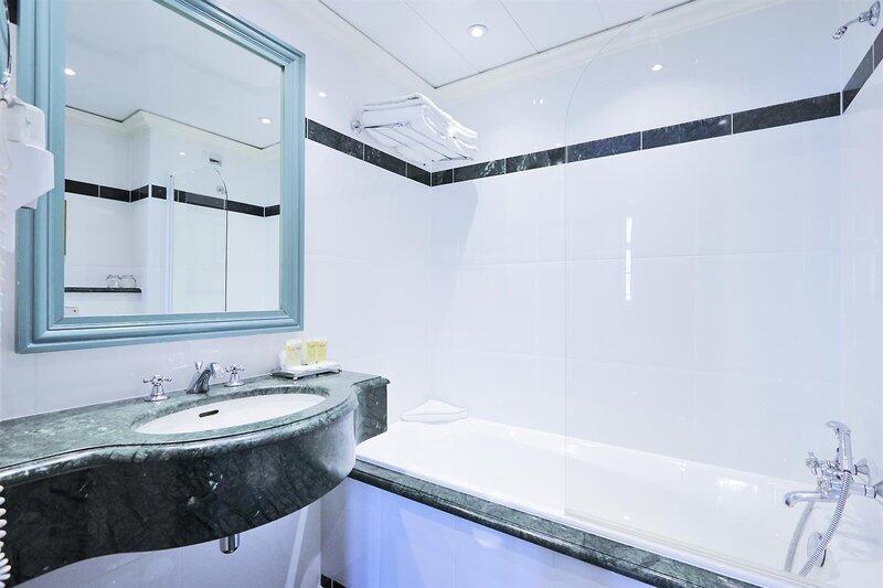 Foto del baño de Hotel Golden Tulip Washington Opera