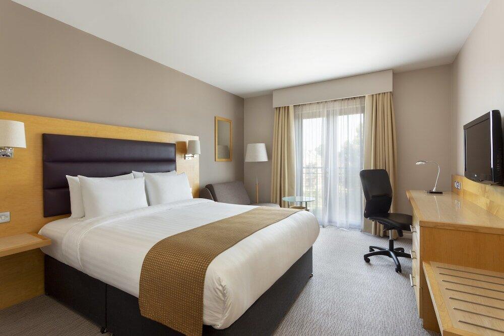 Room – Holiday Inn London Brentford Lock, an IHG Hotel