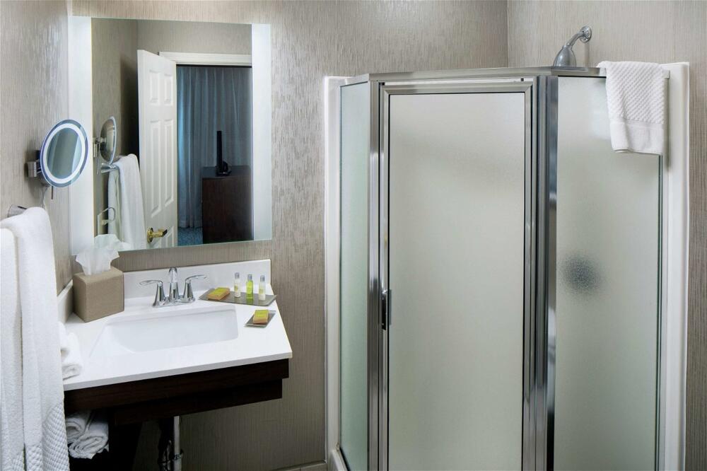 Foto del baño de Hotel DoubleTree by Hilton Nashua