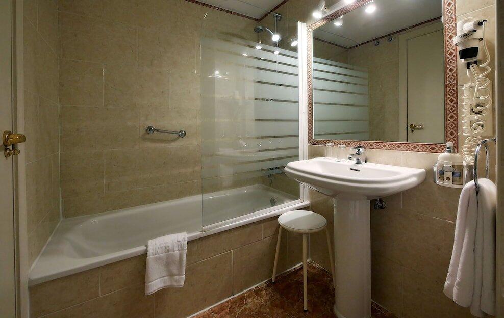 Bathroom – Hotel Plaza Santa Lucía