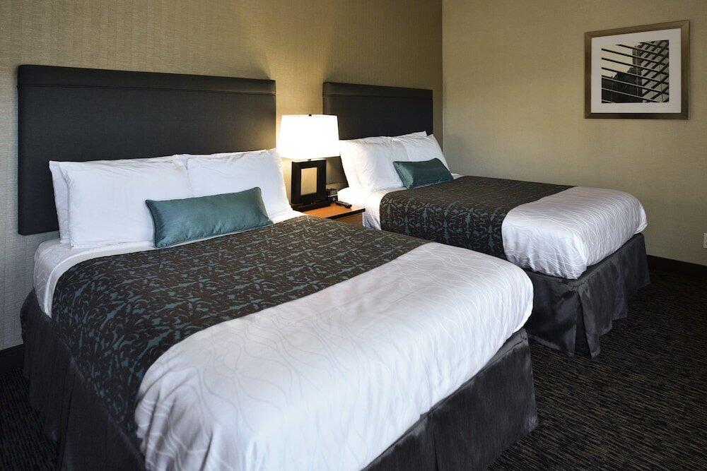 Foto de una habitación de Hotel City Center Inn &amp;amp; Suites