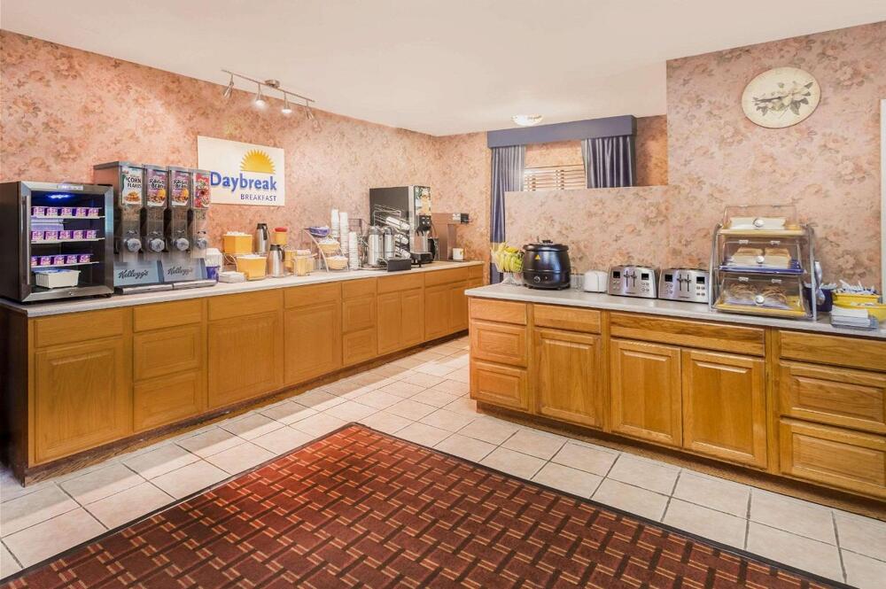 Foto general de Hotel Days Inn &amp;amp; Suites by Wyndham Anaheim At Disneyland Park