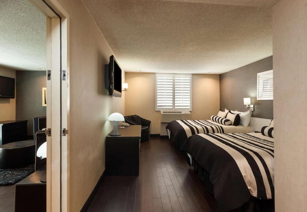 Foto de una habitación de Ramada Plaza by Wyndham West Hollywood Hotel &amp;amp; Suites