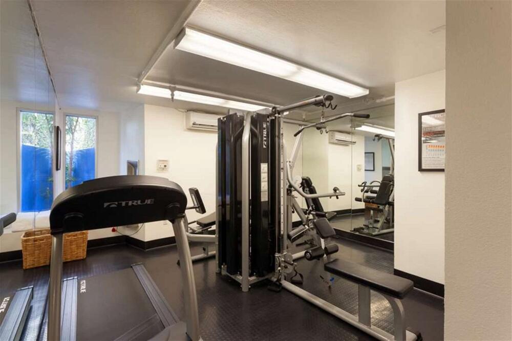 Foto de los servicios de Ramada Plaza by Wyndham West Hollywood Hotel &amp;amp; Suites