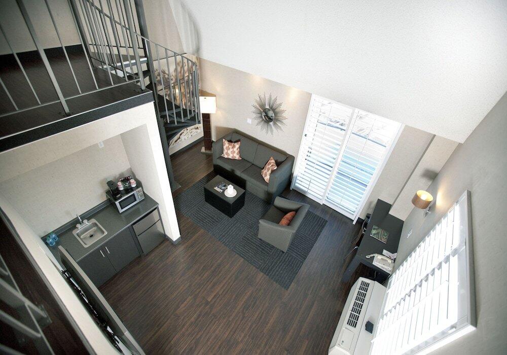 Foto de una habitación de Ramada Plaza by Wyndham West Hollywood Hotel &amp;amp; Suites