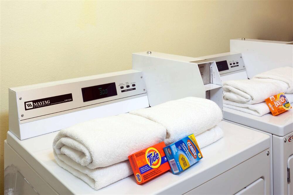 Foto del baño de Ramada Plaza by Wyndham West Hollywood Hotel &amp;amp; Suites