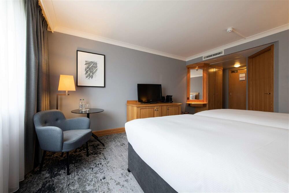 Foto de una habitación de Hotel DoubleTree by Hilton Swindon