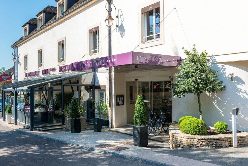 Foto del exterior de Le Richebourg Hôtel, Restaurant &amp;amp; Spa