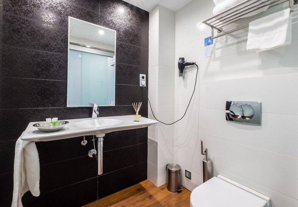 Bathroom – Num Hotel