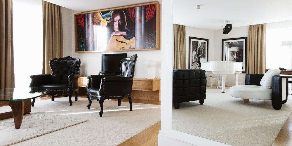 Foto de una habitación de Hard Days Night Hotel