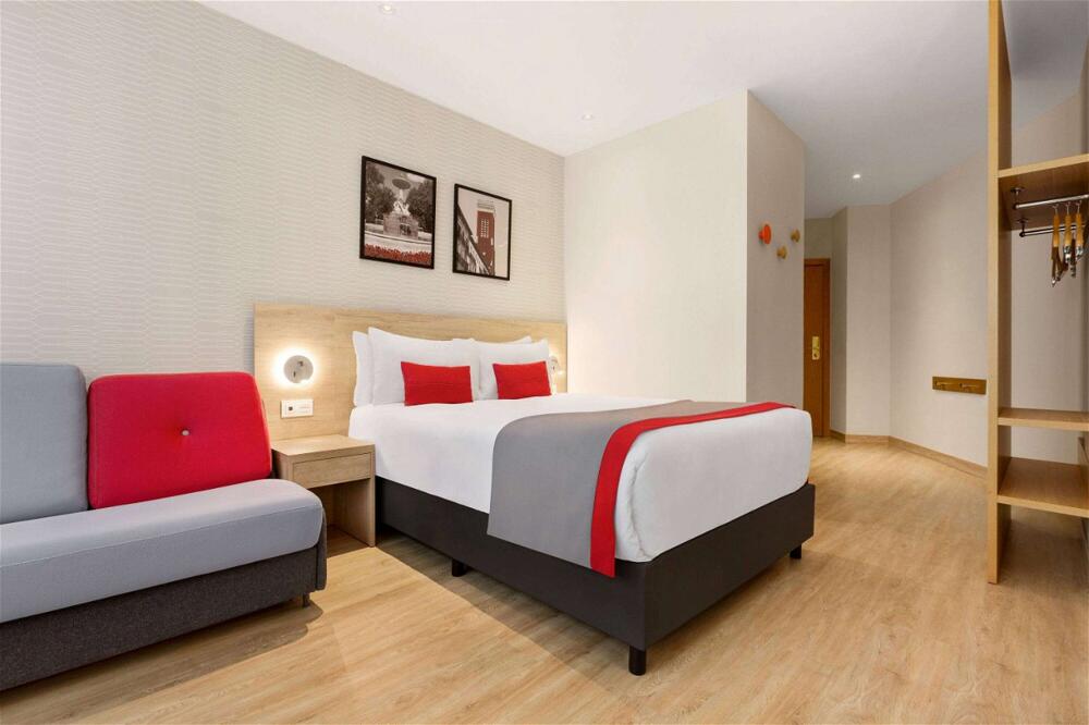 Foto de una habitación de Hotel Ramada by Wyndham Madrid Tres Cantos