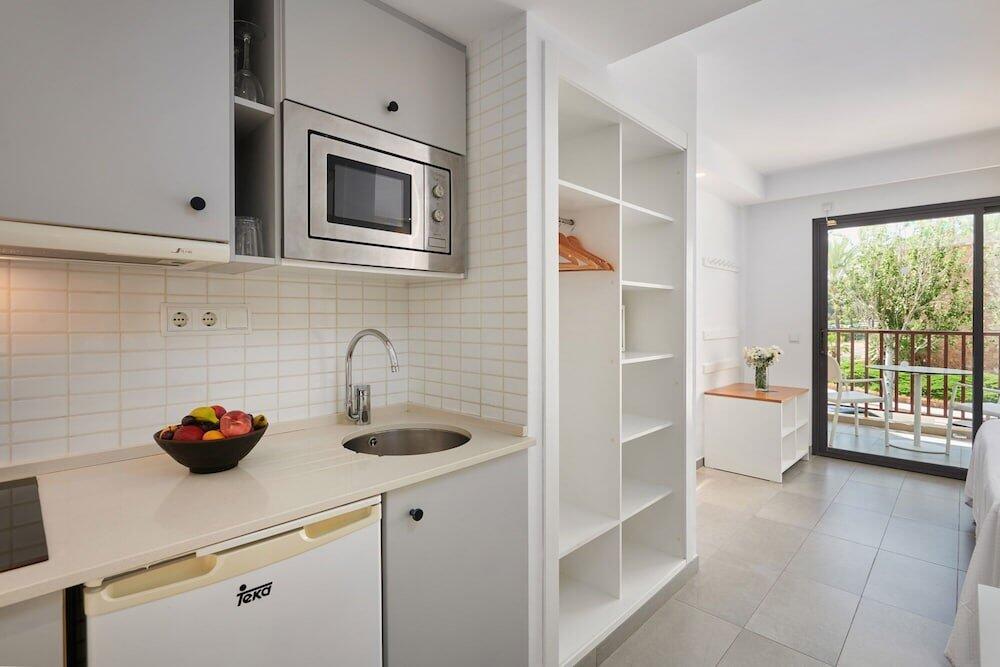 Foto de una habitación de Aparthotel Hipotels Cala Bona Club