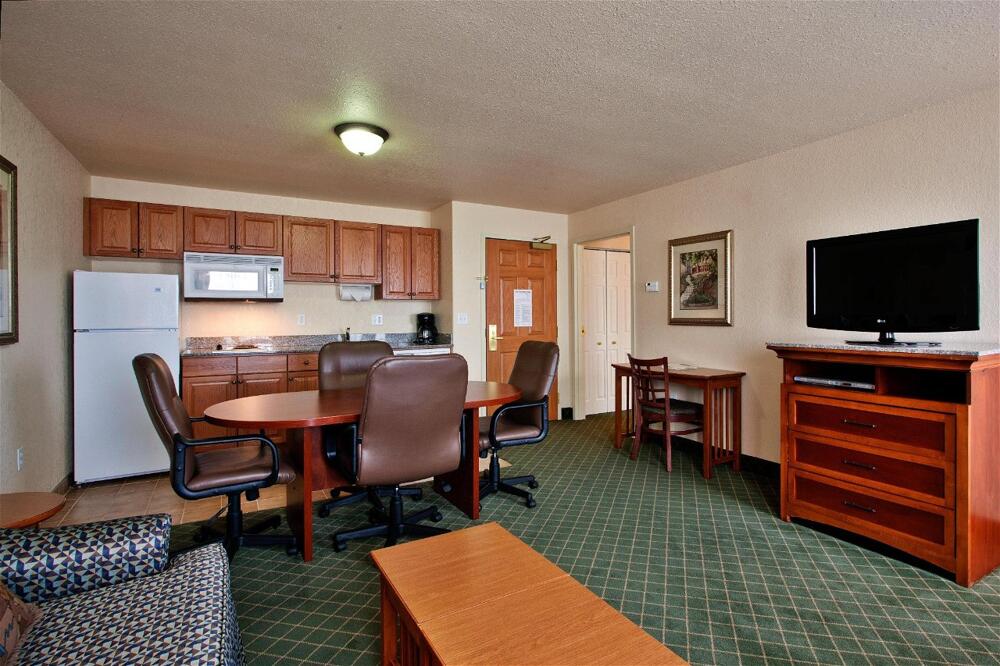 Foto general de Staybridge Suites - Calgary Airport, an IHG Hotel