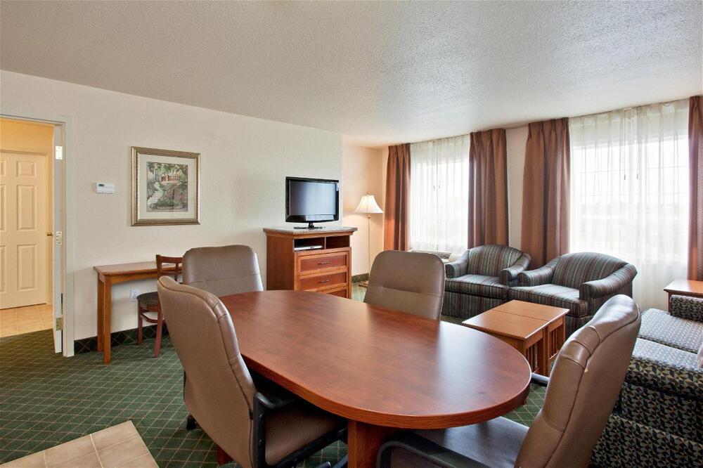 Foto general de Staybridge Suites - Calgary Airport, an IHG Hotel