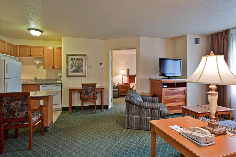 Foto general de Staybridge Suites - Calgary Airport, an IHG Hotel