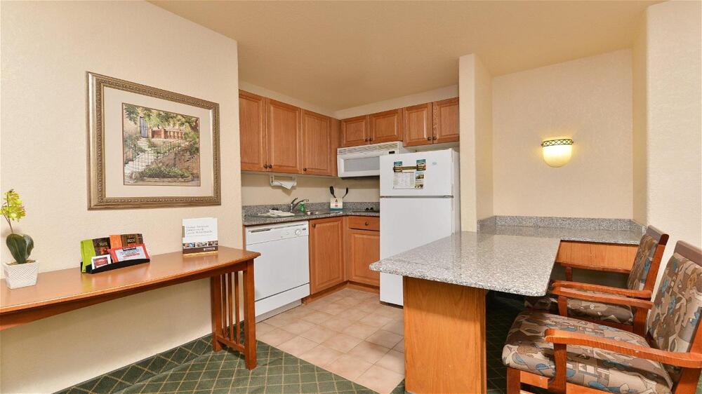 Foto general de Staybridge Suites - Calgary Airport, an IHG Hotel