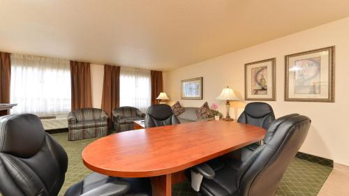 Foto de los servicios de Staybridge Suites - Calgary Airport, an IHG Hotel
