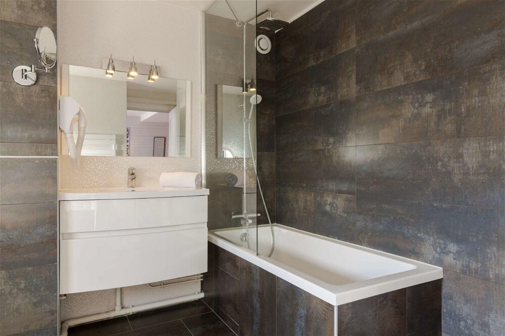 Foto del baño de The Originals City, Au Relais Saint-Éloi, Tours (Inter-Hotel)