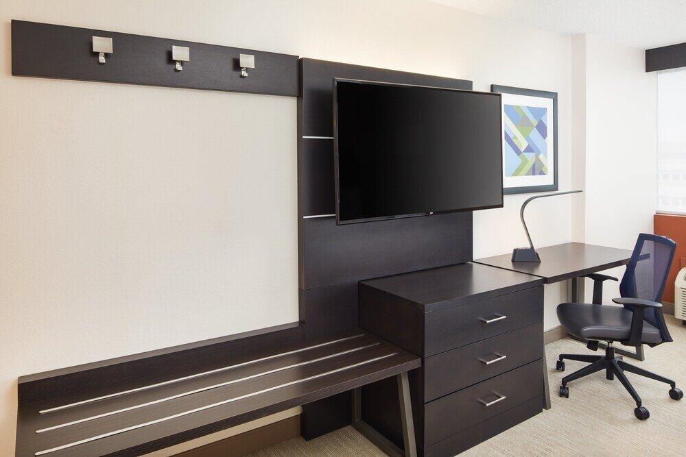 Foto de una habitación de Holiday Inn Express Richmond - Midtown, an IHG Hotel