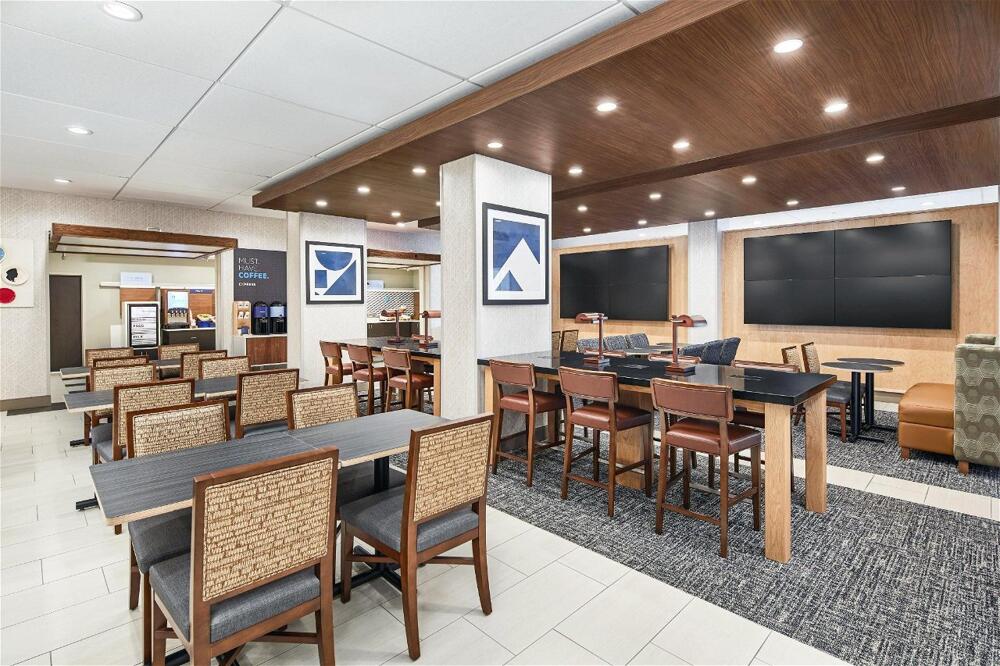 Foto de restauración de Holiday Inn Express Richmond - Midtown, an IHG Hotel