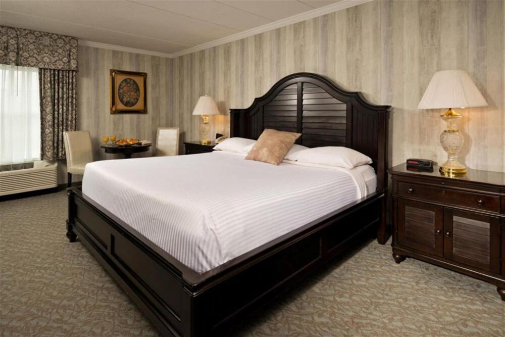 Foto de una habitación de Hotel John Carver Inn &amp;amp; Spa