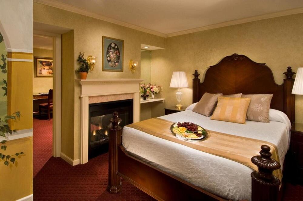 Foto de una habitación de Hotel John Carver Inn &amp;amp; Spa