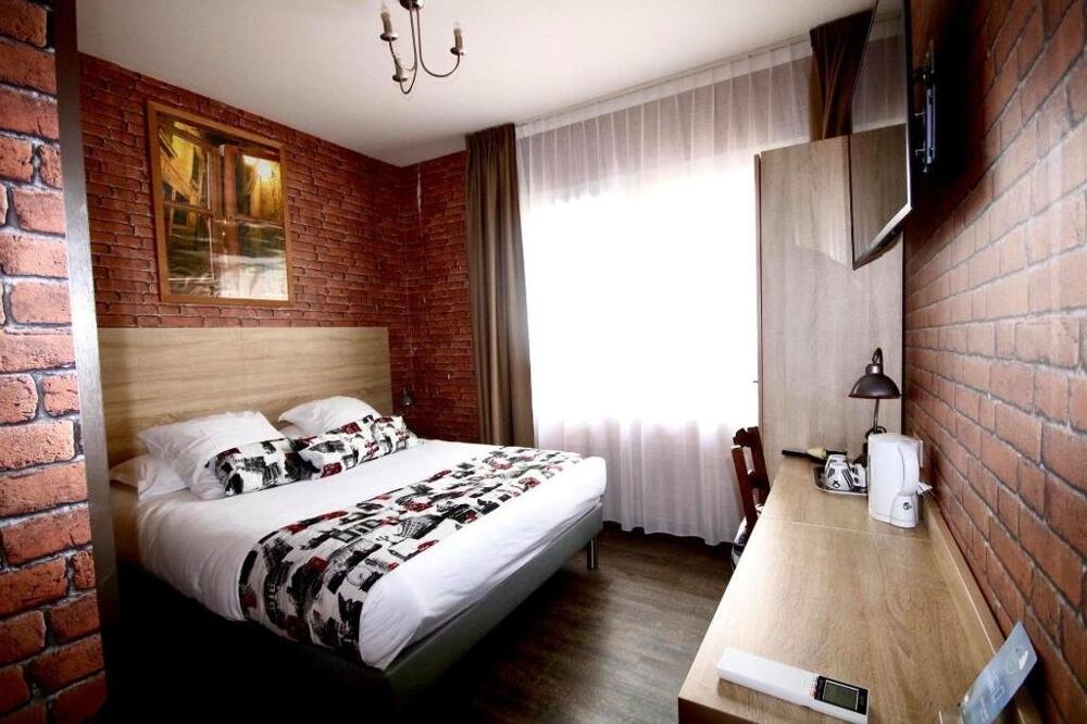 Foto de una habitación de The Originals Boutique, Hôtel Lakeside, Biscarrosse , Lac