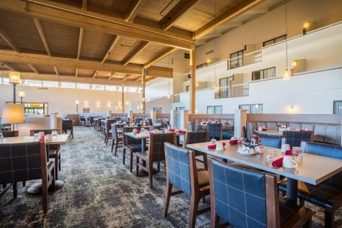 Foto de restauración de enVision Hotel &amp;amp; Conference Center Mansfield-Foxboro