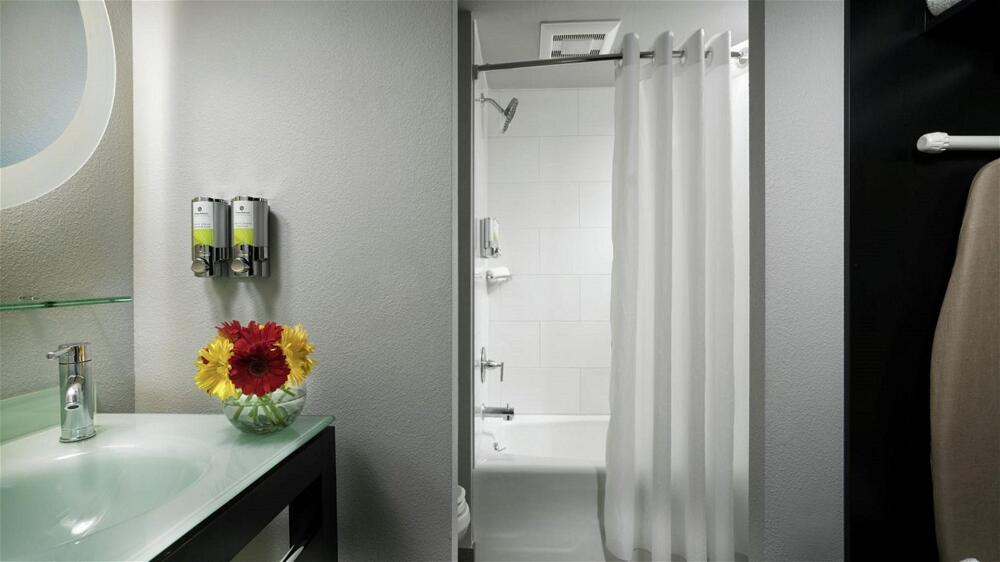 Foto del baño de Staypineapple, Hotel FIVE, Downtown Seattle
