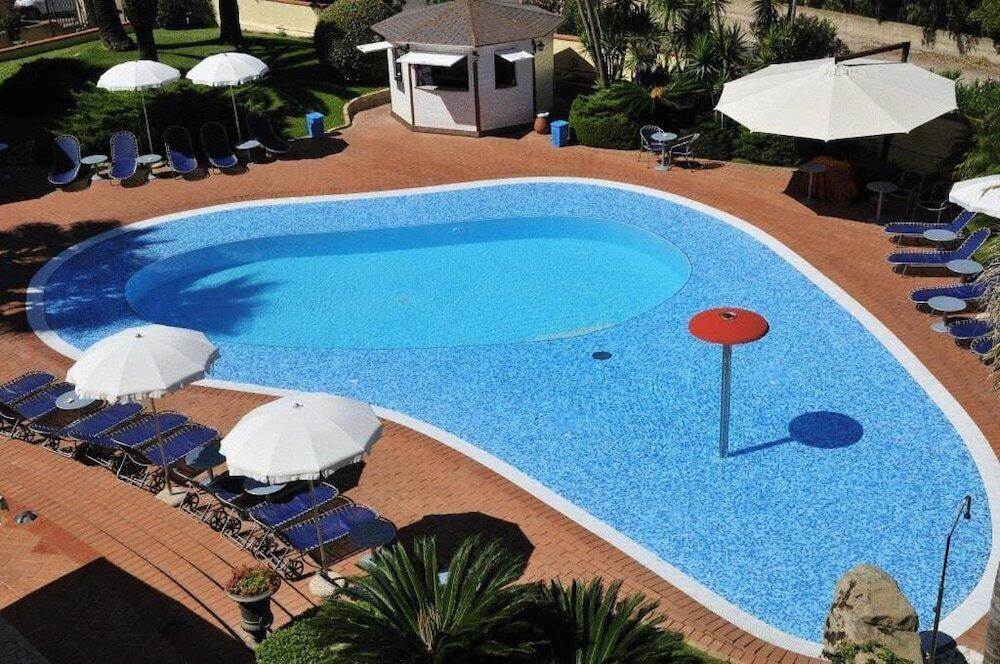Foto de los servicios de Hotel Arbatasar