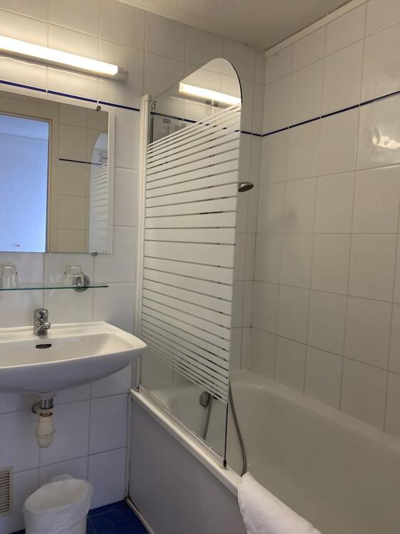Foto del baño de Kyriad Cherbourg - Equeurdreville