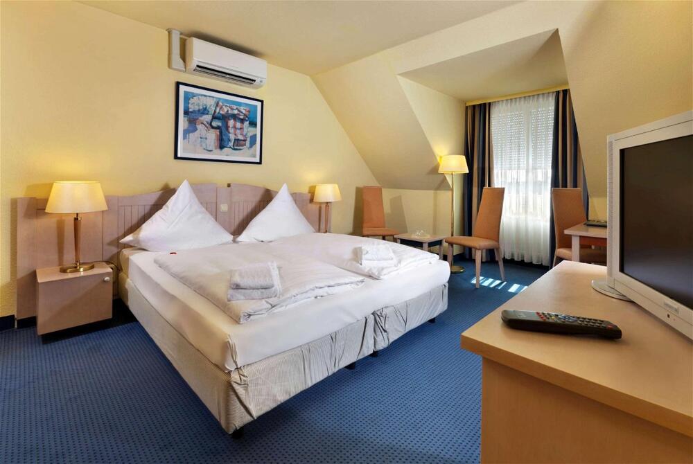 Foto de una habitación de Hotel Tryp by Wyndham Luebeck Aquamarin