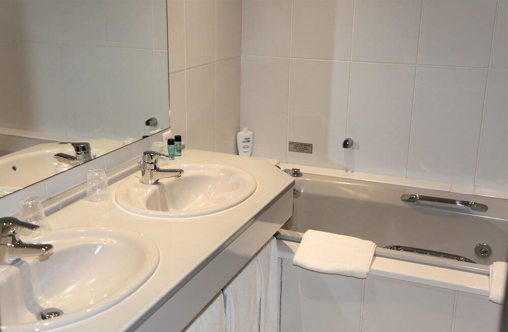 Foto del baño de Amirauté Hôtel Deauville