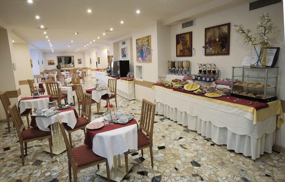 Foto de restauración de iH Hotels Milano St. John