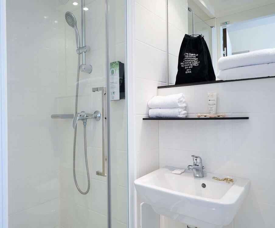Foto del baño de Kyriad Rouen Sud - Val De Reuil