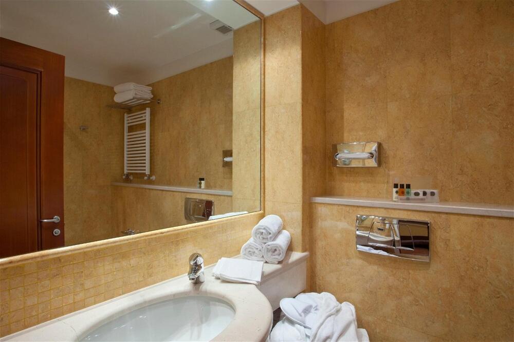 Foto del baño de Holiday Inn Cagliari, an IHG Hotel