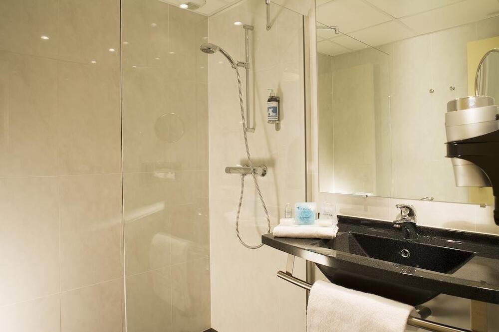 Foto del baño de Hôtel AKENA Biarritz - Grande plage