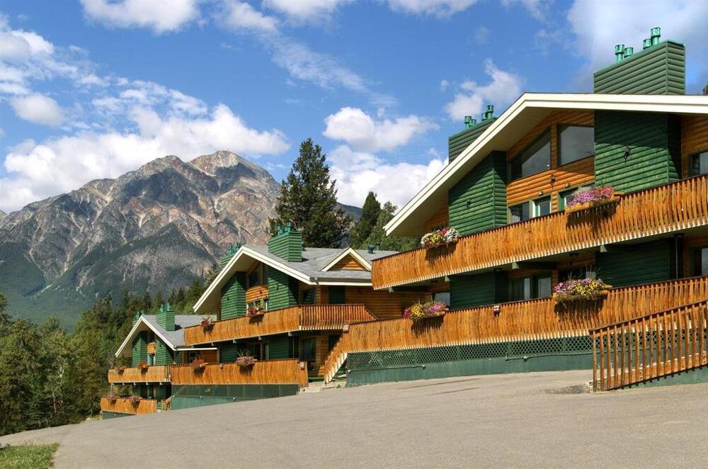 Hotel Pyramid Lake Resort, Jasper - Reserving