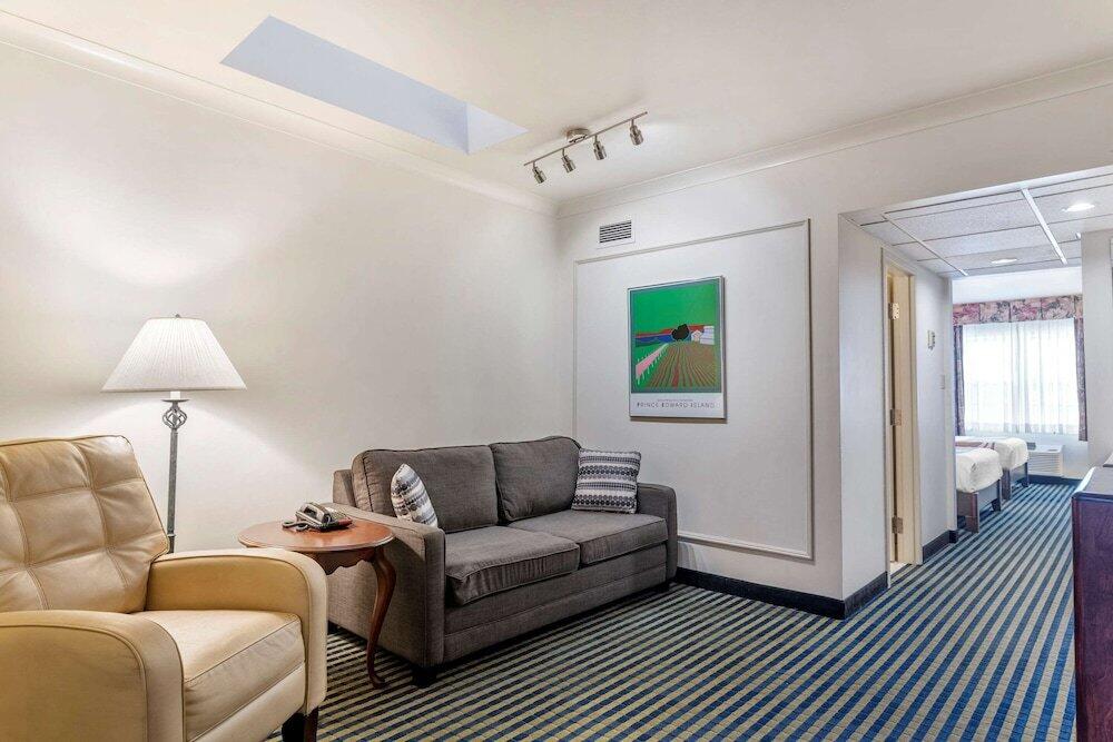 Foto de una habitación de Hotel Quality Inn &amp;amp; Suites Garden of the Gulf