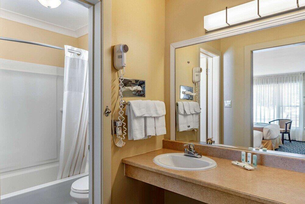 Foto de una habitación de Hotel Quality Inn &amp;amp; Suites Garden of the Gulf