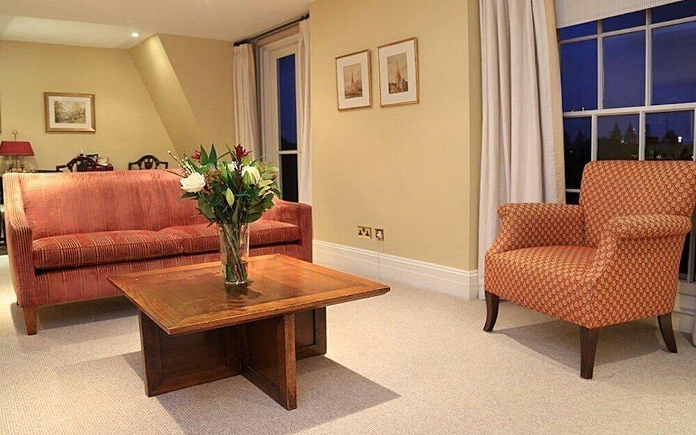 Foto de una habitación de The Cranley Hotel