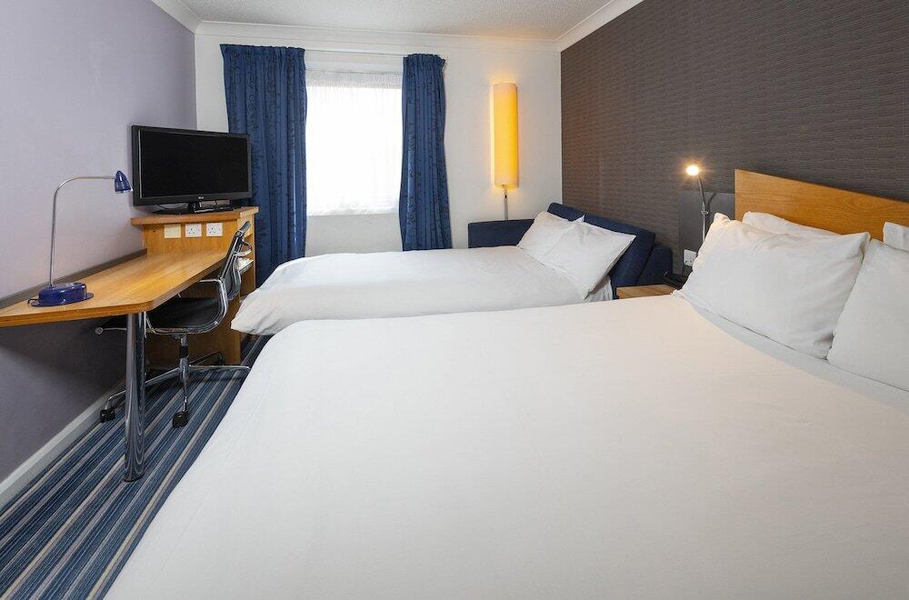 Foto de una habitación de Holiday Inn Express Northampton - South, an IHG Hotel