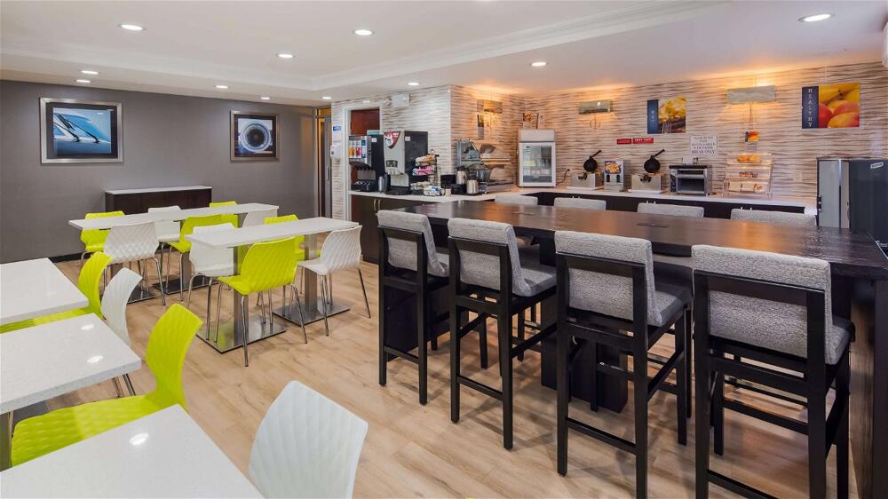 Foto de restauración de Best Western JFK Airport Hotel