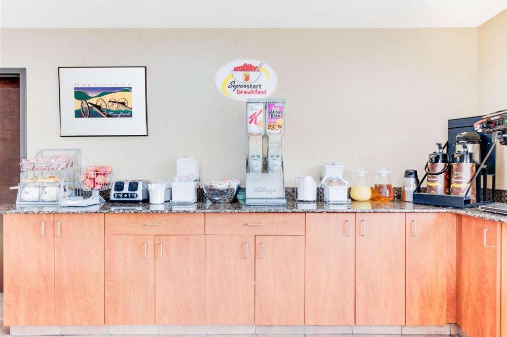 Photo – Motel Super 8 by Wyndham Hagerstown