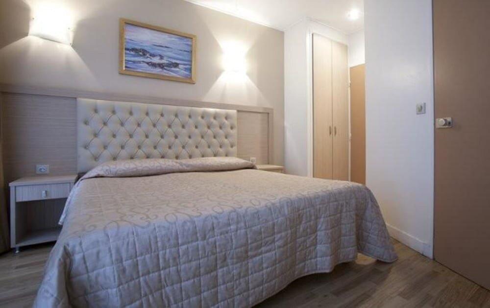 Foto de una habitación de Hôtel Lebron