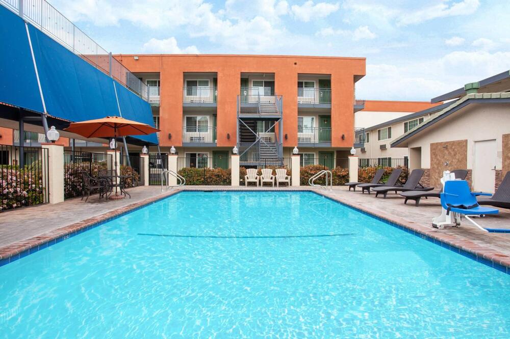 Foto de los servicios de Hotel Travelodge Inn &amp;amp; Suites by Wyndham Anaheim on Disneyland Dr