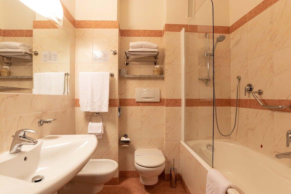 Foto del baño de Nilhotel