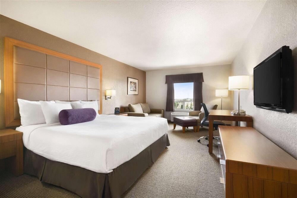 Foto de una habitación de Hotel Days Inn by Wyndham Calgary Airport