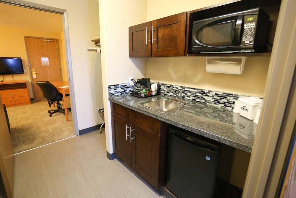 Foto de una habitación de Hotel Days Inn by Wyndham Calgary Airport